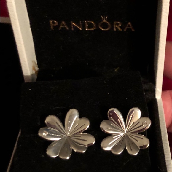 Pandora LUCKY FOUR-LEAF CLOVER Earrings, 297908CZ - Picture 2 of 8